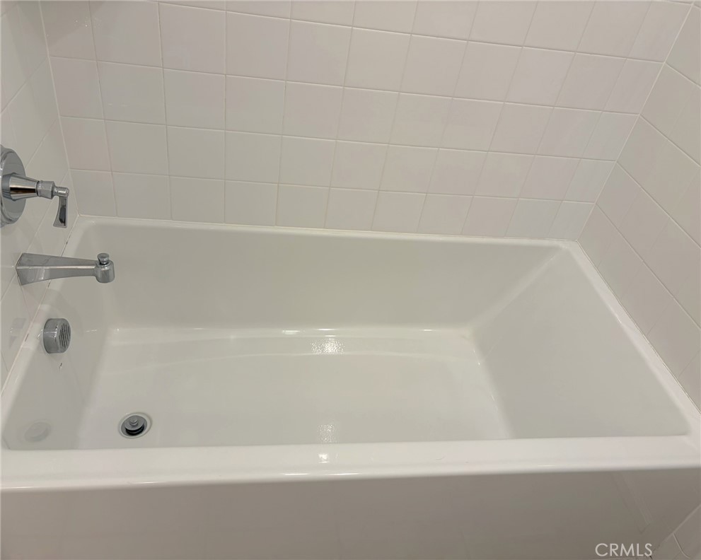 178 Working Ranch Irvine, CA 92602 - Photo 23 of 42 a close up of a bathtub