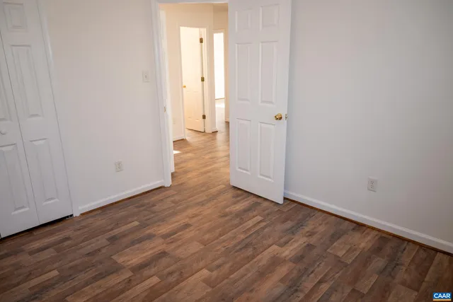 a picture of a room with a floor plan