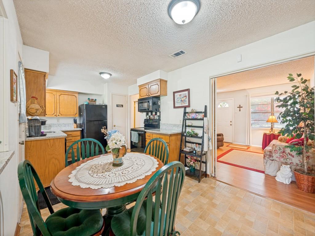 1604 Pleasant Run Road Carrollton, TX 75006 - Photo 8 of 23