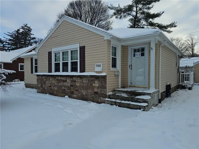 $2,385 | 940 South Grosvenor Road, Brighton, NY 14618