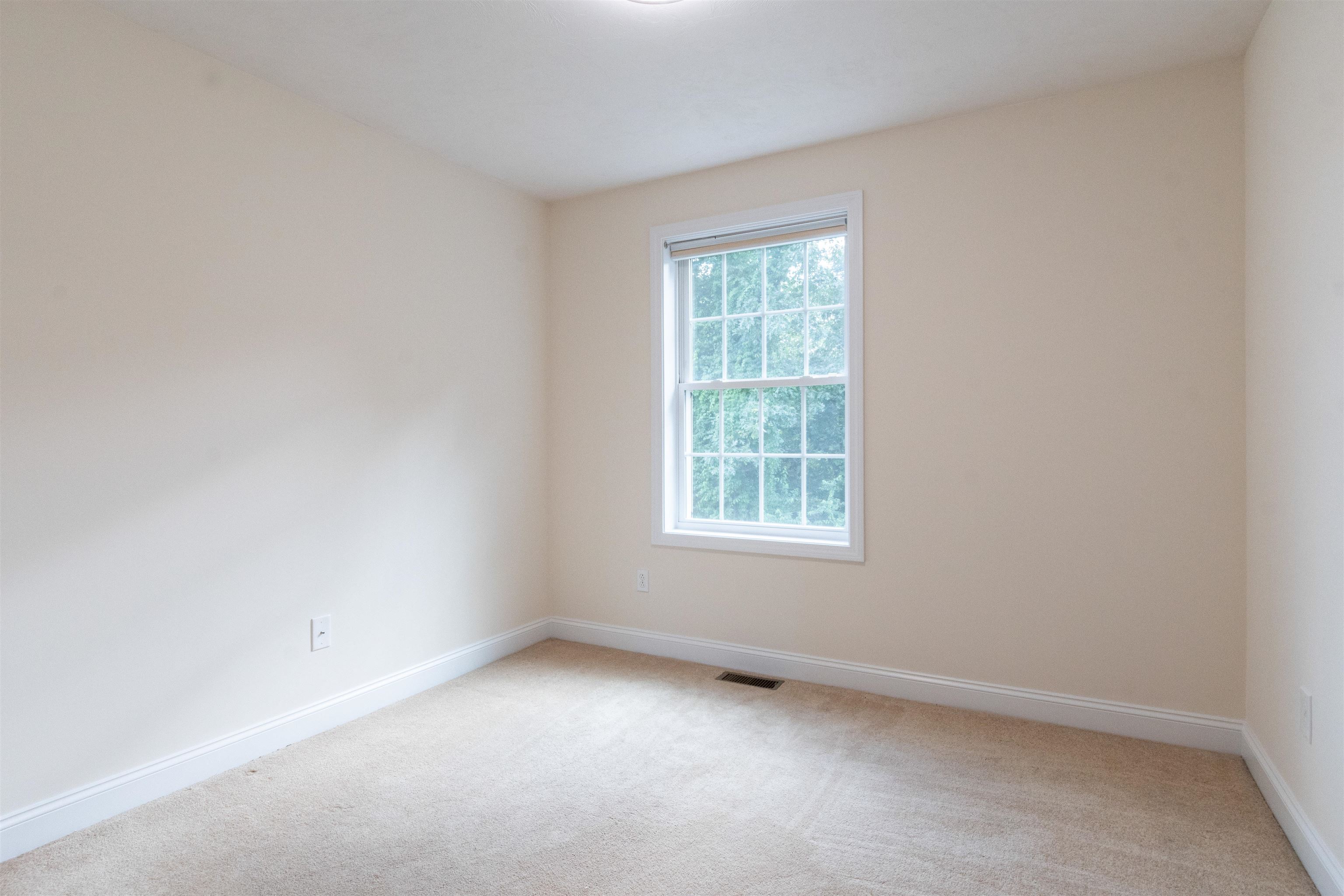 60 Adelaide Street Hudson, NH 03051 - Photo 28 of 40