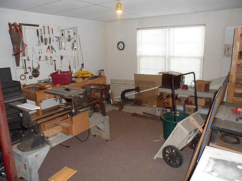 28 Oakside Street Warwick, RI 02889 - Photo 5 of 6 Other.