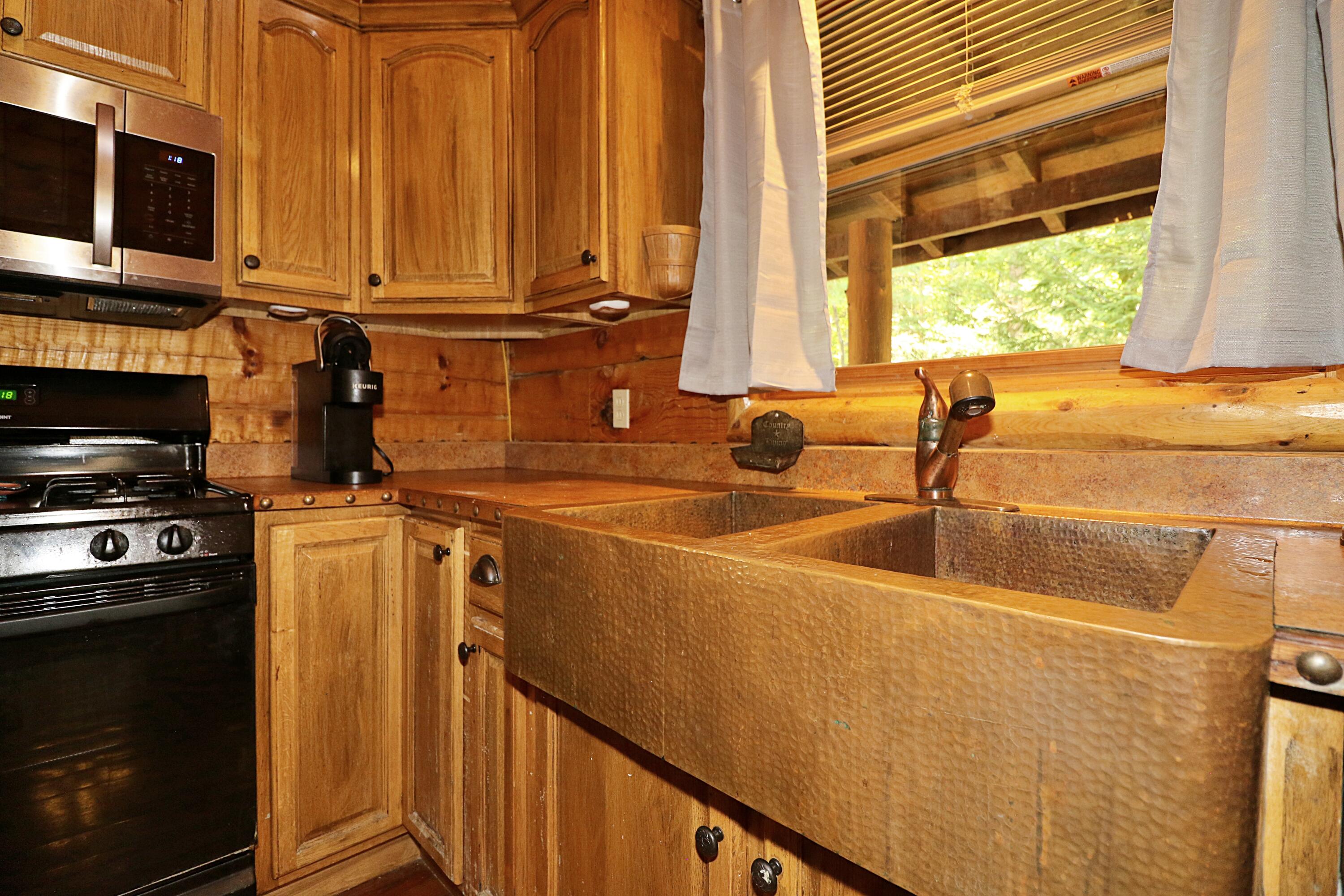 565 John J Smith Road Oneida, TN 37841 - Photo 8 of 35 094A6911