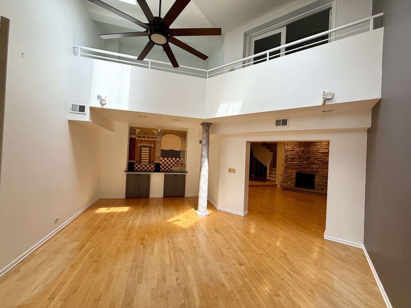 414 South Dee Road Park Ridge, IL 60068 - Photo 10 of 37 a view of a hallway with a kitchen