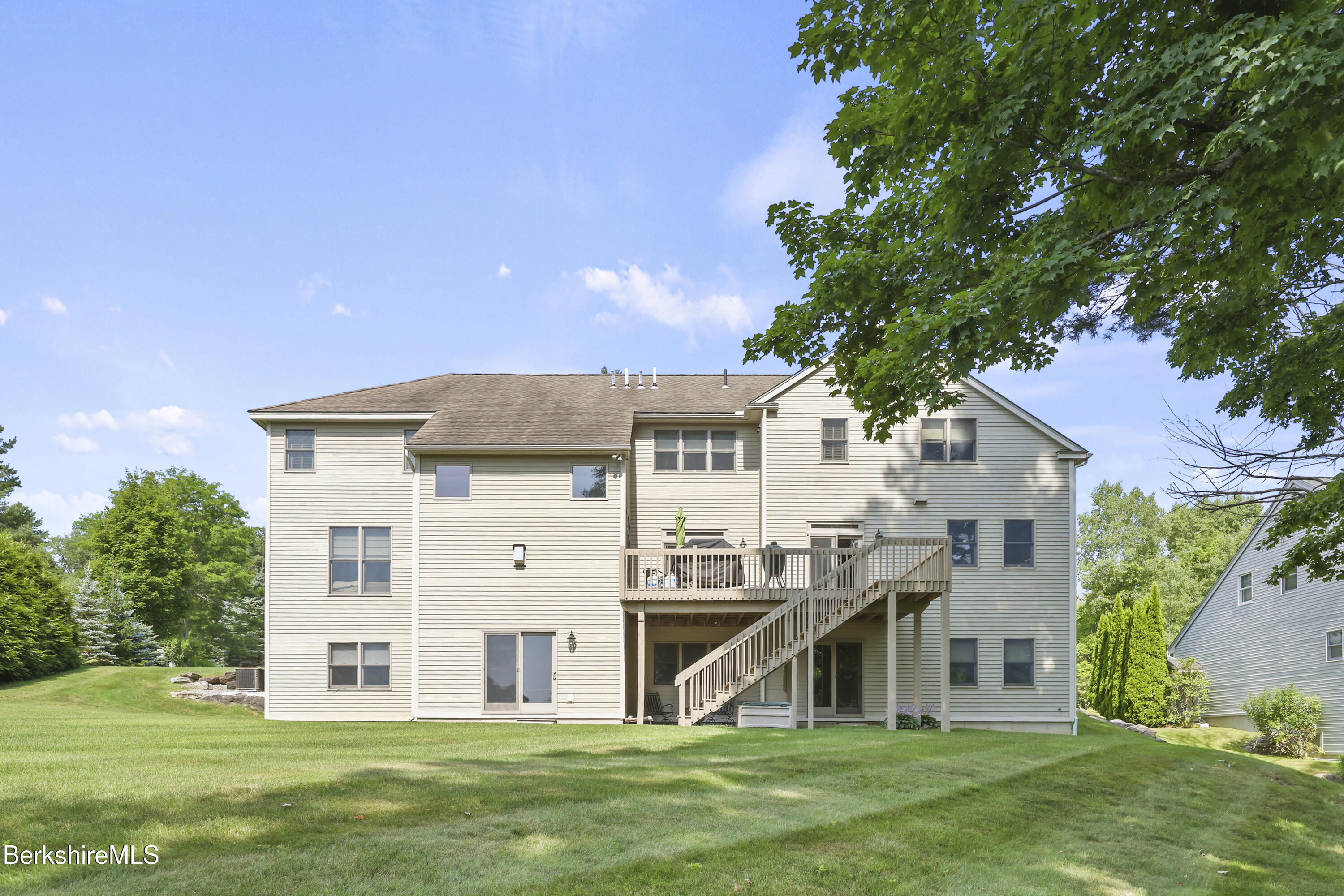 35 Meadow Ridge Drive Pittsfield, MA 01201 - Photo 70 of 81 Exterior Back