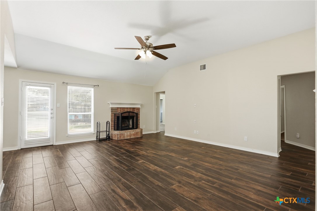 2208 Stonecrest Path New Braunfels, TX 78130 - Photo 3 of 23 Living Room