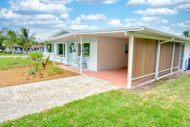 a view of a house with backyard and porch