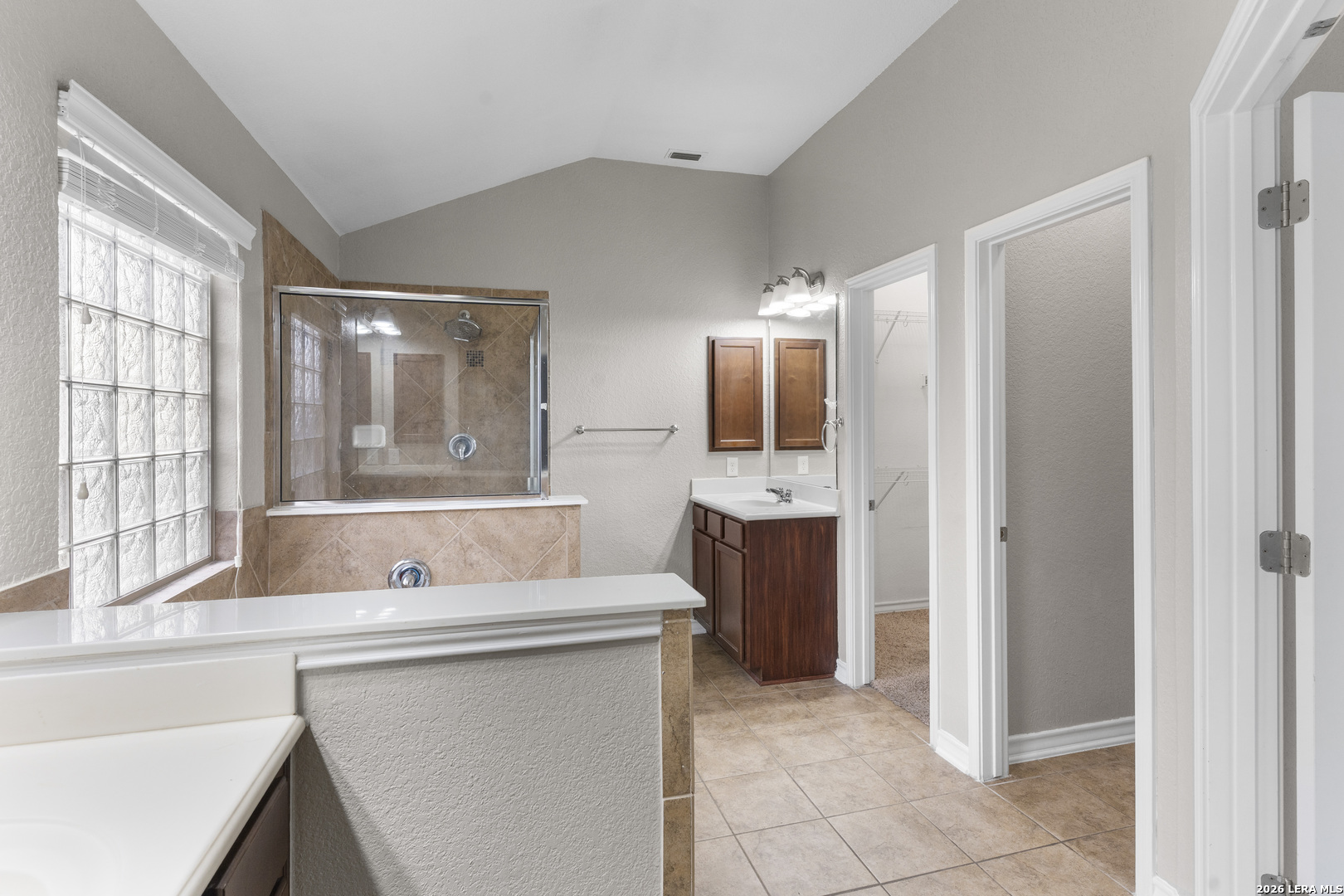 10421 Macarthur Way Converse, TX 78109 - Photo 17 of 26 a bathroom with a sink and a bathtub