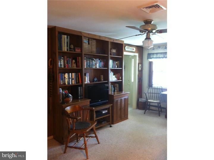 12 Whitfield Road Newark, DE 19711 - Photo 6 of 23 Family Room