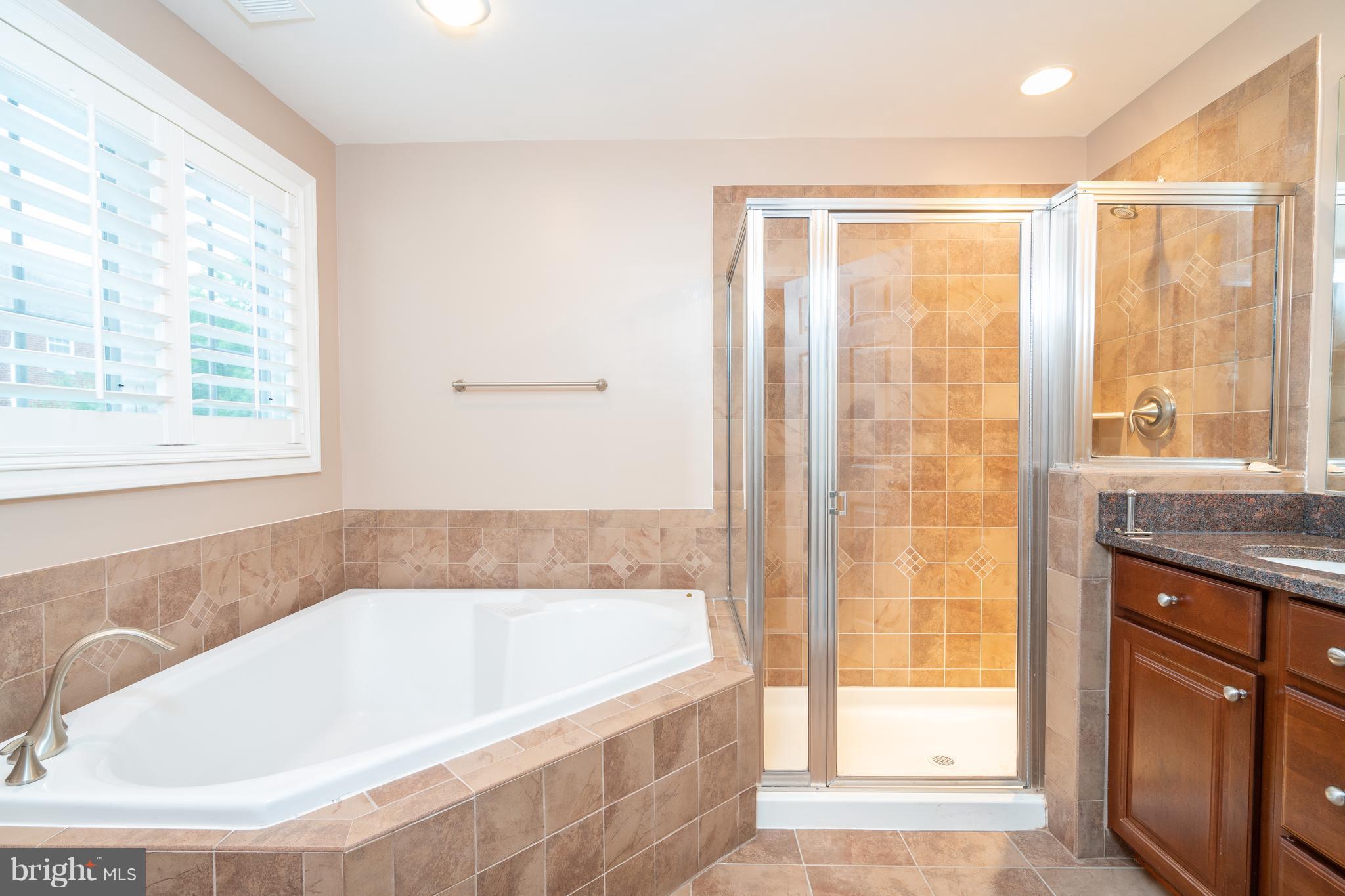 900 West Glebe Road Alexandria, VA 22305 - Photo 19 of 25 Beautiful Master with Tray Ceiling