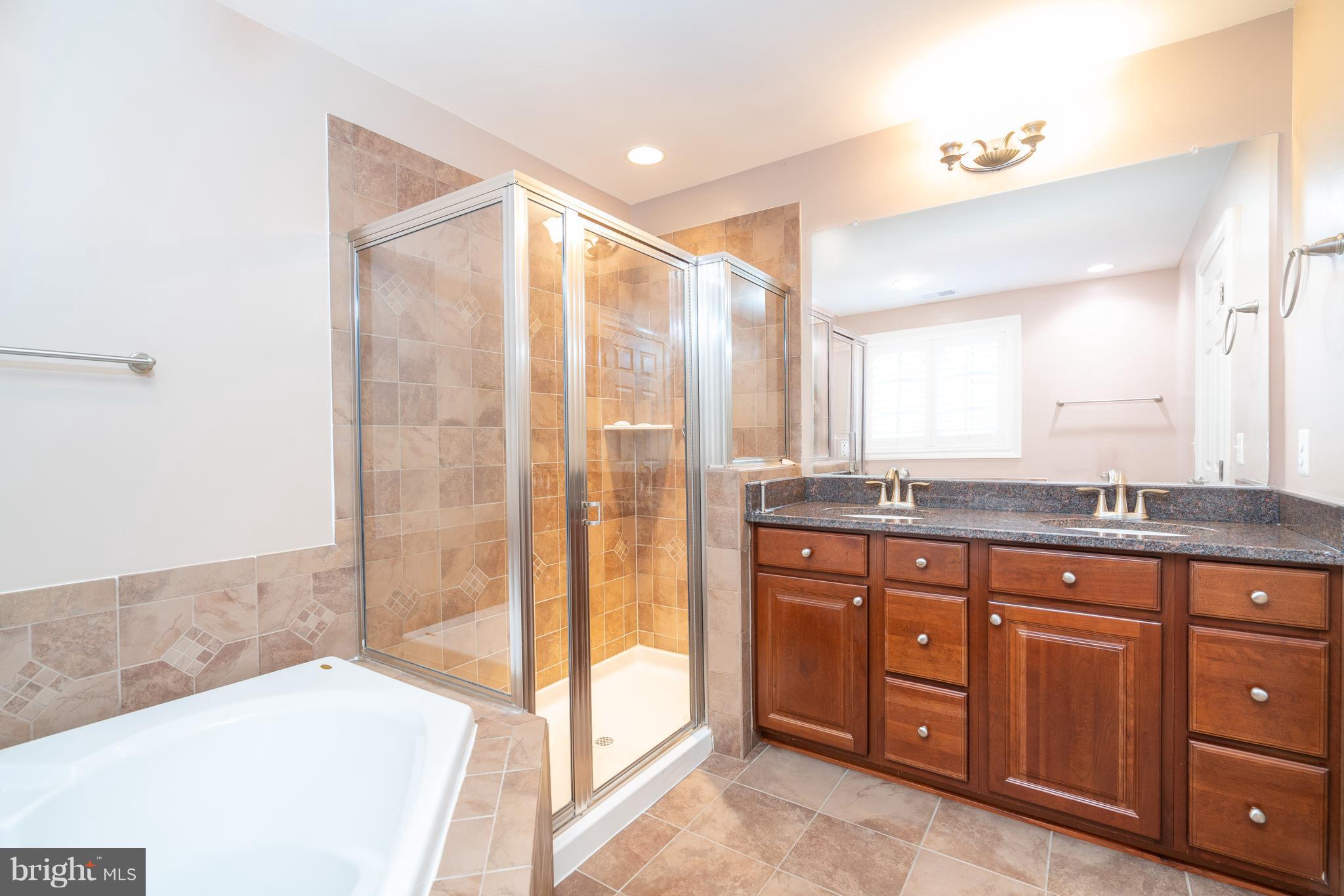 900 West Glebe Road Alexandria, VA 22305 - Photo 6 of 25 Beautiful Master with Tray Ceiling
