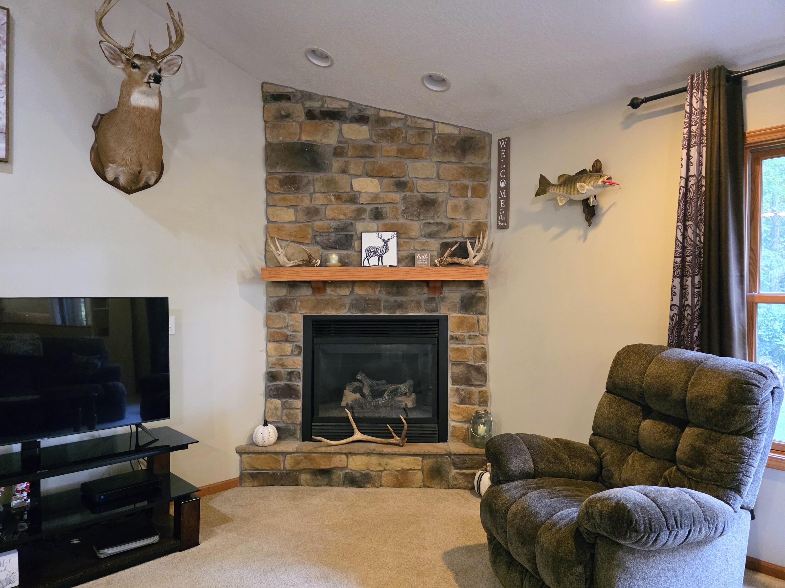 1063 Fisher Road Quincy, MI 49082 - Photo 4 of 37 20250910_174317~2