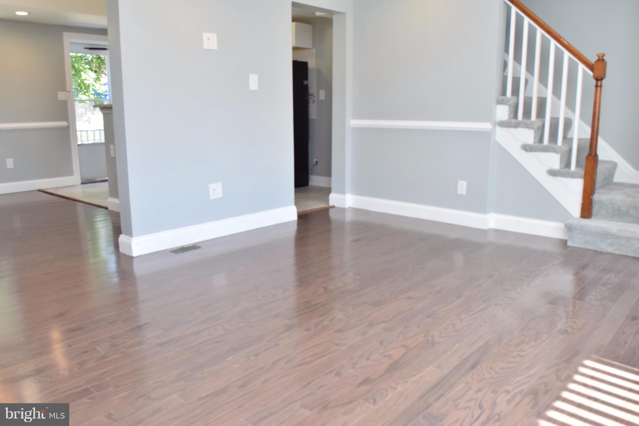 703 Kevin Road Baltimore, MD 21229 - Photo 3 of 15 Living Room