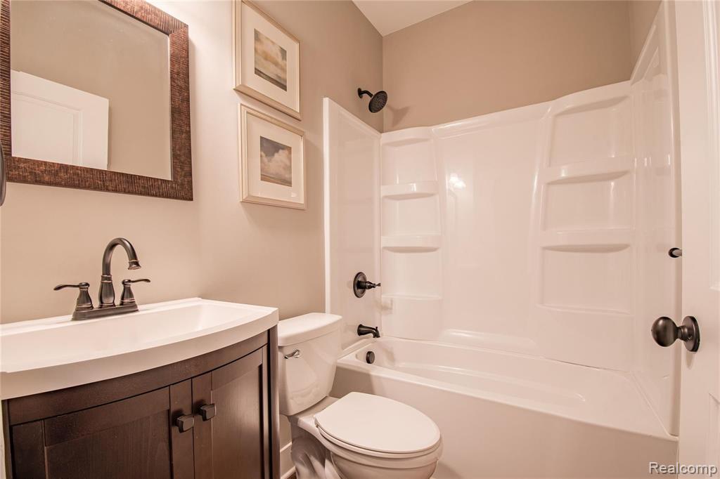 910 East Clinton Street Howell, MI 48843 - Photo 10 of 12