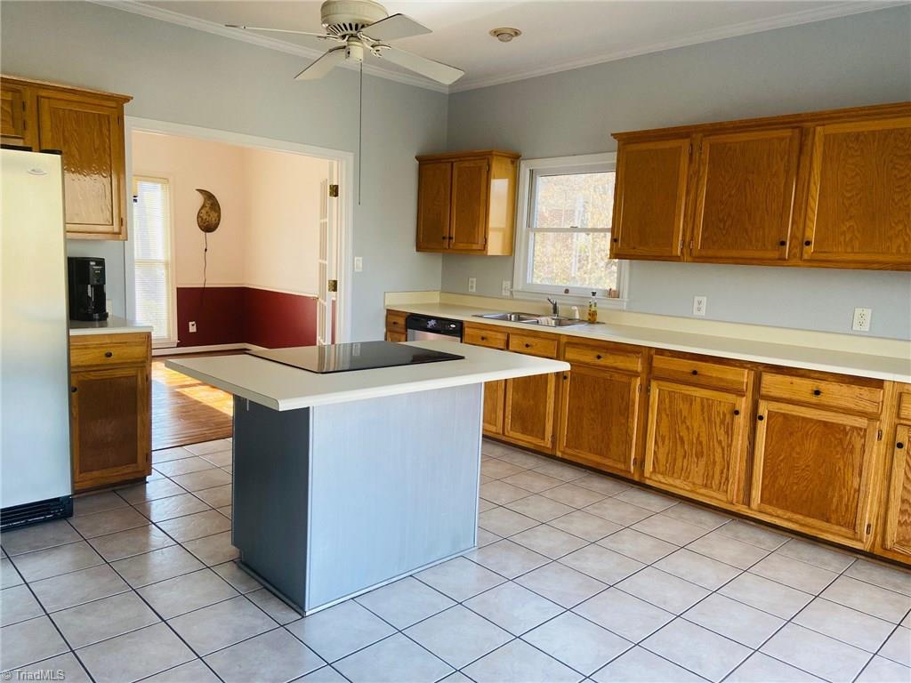 313 Ridgeland Drive High Point, NC 27262 - Photo 7 of 15 Gallery Image 7