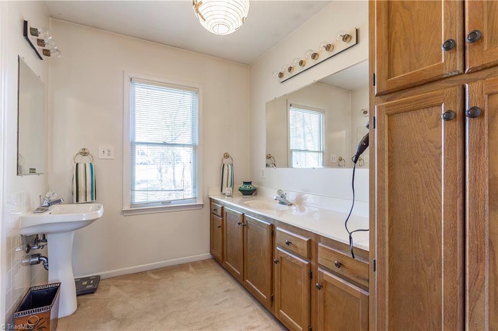313 Ridgeland Drive High Point, NC 27262 - Photo 10 of 15 Gallery Image 10