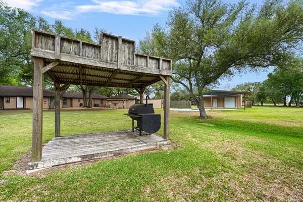 $750,000 | 13926 Farm To Market Road 442, Needville, TX 77461