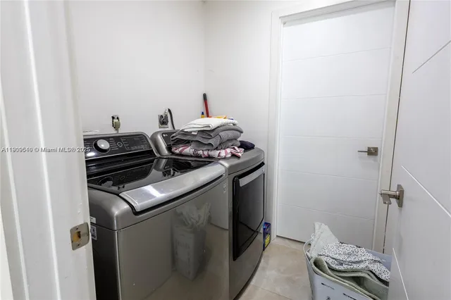 a view of a tennis court