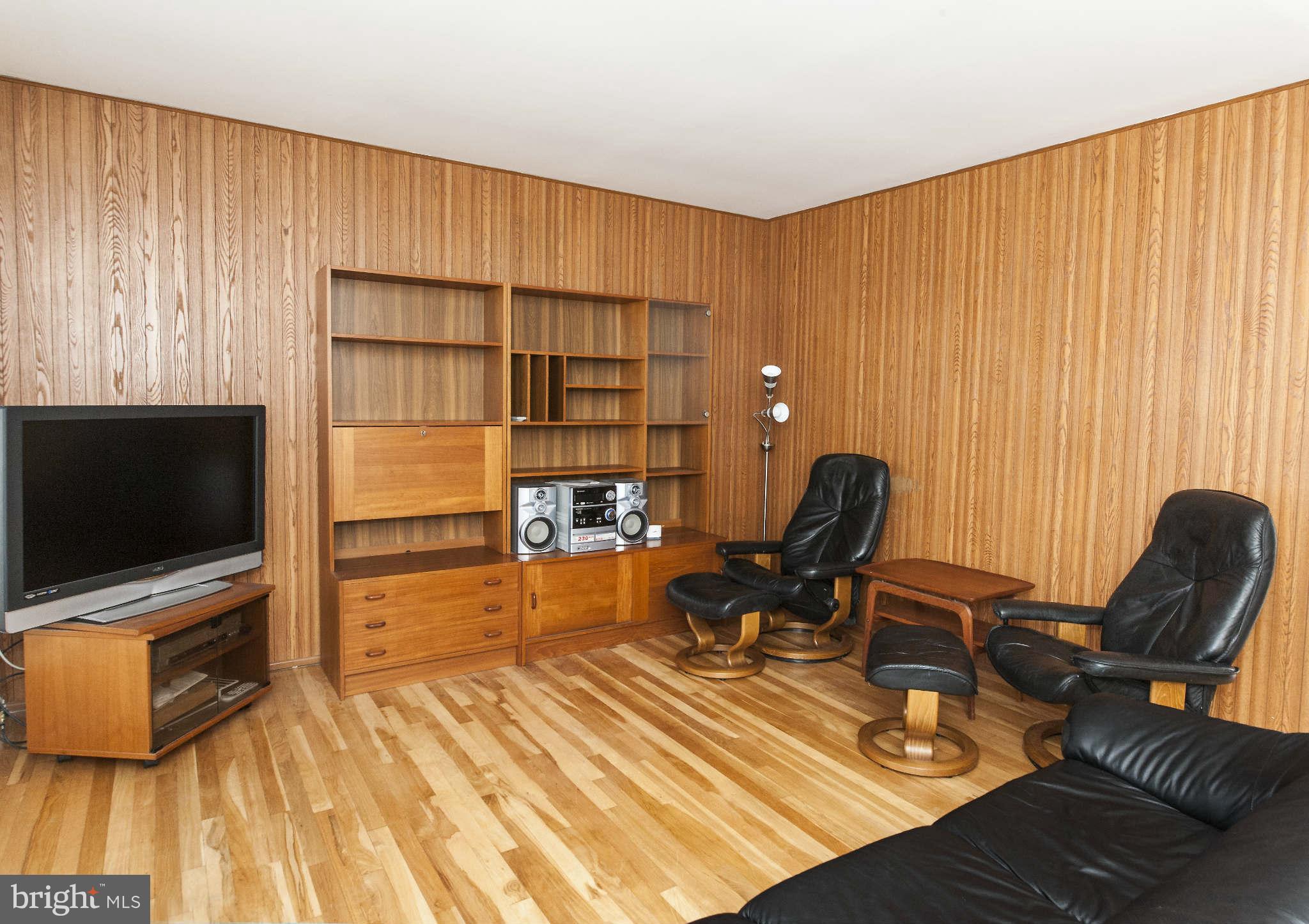 4014 Highview Drive Silver Spring, MD 20906 - Photo 5 of 22 a workspace with wooden floor and furniture