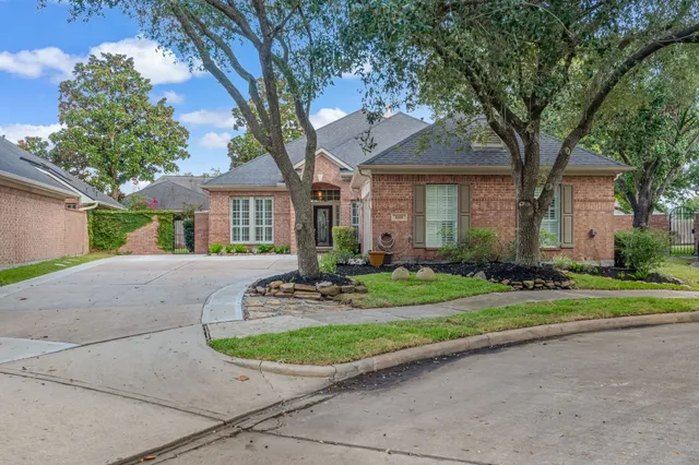 $620,000 | 1119 Walden Hill Court, Houston, TX 77077
