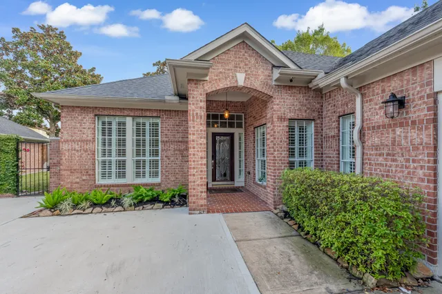 $620,000 | 1119 Walden Hill Court, Houston, TX 77077