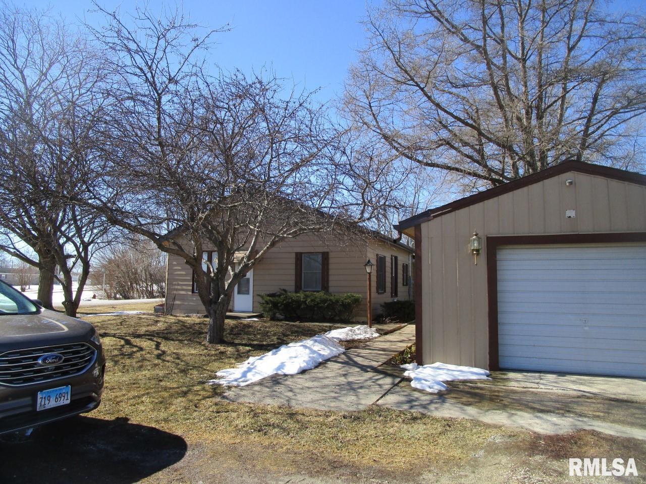 109 East 8th Street Canton, IL 61520 - Photo 5 of 50