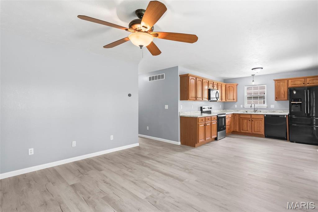 705 Fulton Street Gillespie, IL 62033 - Photo 6 of 31 Gallery Image 6