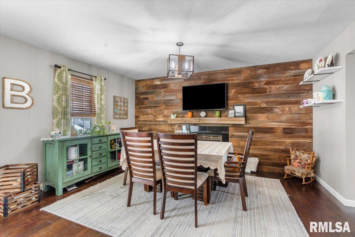 3712 Kerry Boulevard Springfield, IL 62712 - Photo 8 of 60