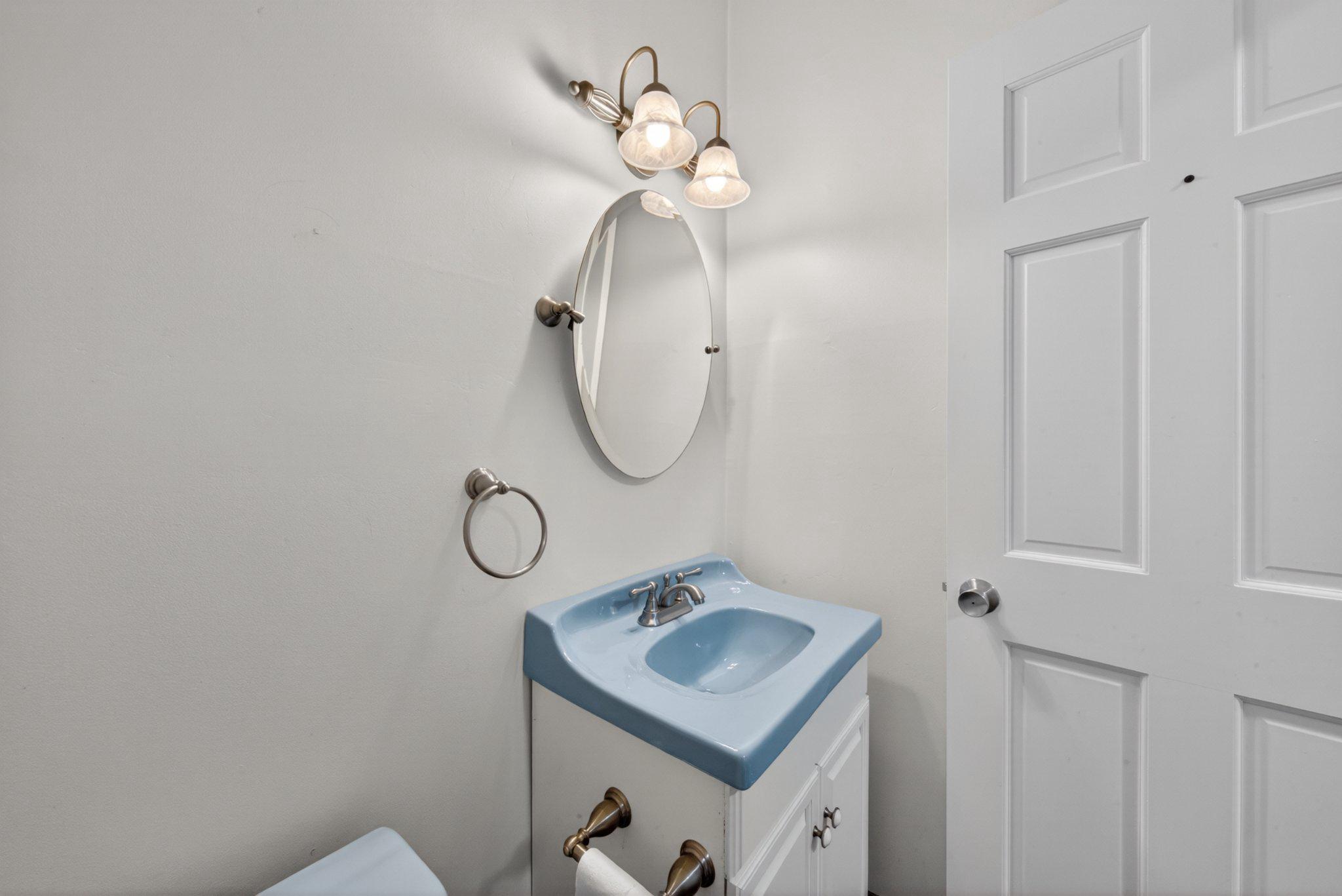 1020 Jeffrey Road Wilmington, DE 19810 - Photo 43 of 108 Charming powder room on first floor.