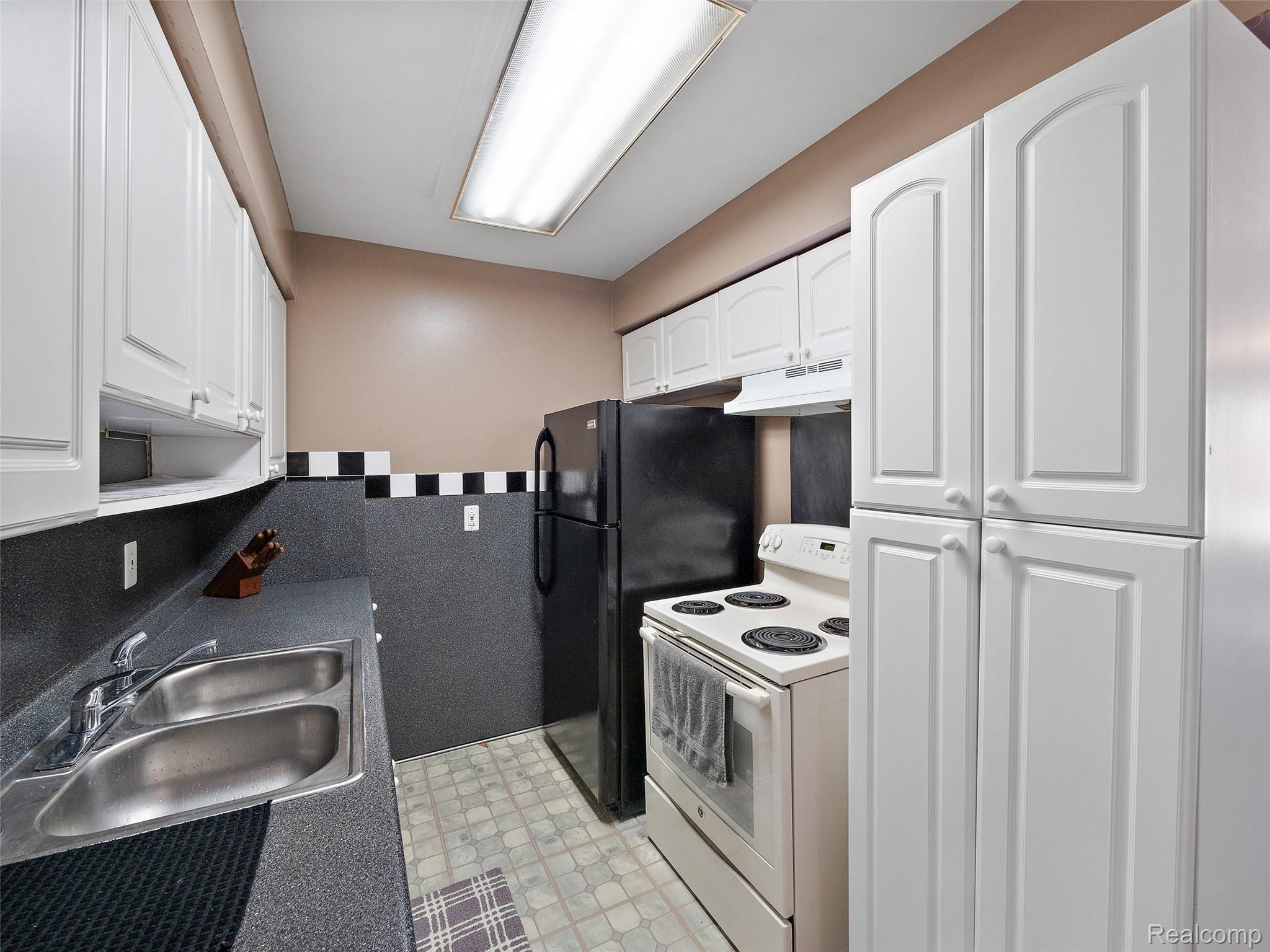 31805 Kelly Road, Unit 26 Fraser, MI 48026 - Photo 15 of 36 31805 Kelly Unit 26-15.jpg