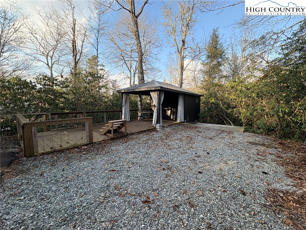 157 Hemlock Loop Newland, NC 28657 - Photo 17 of 24