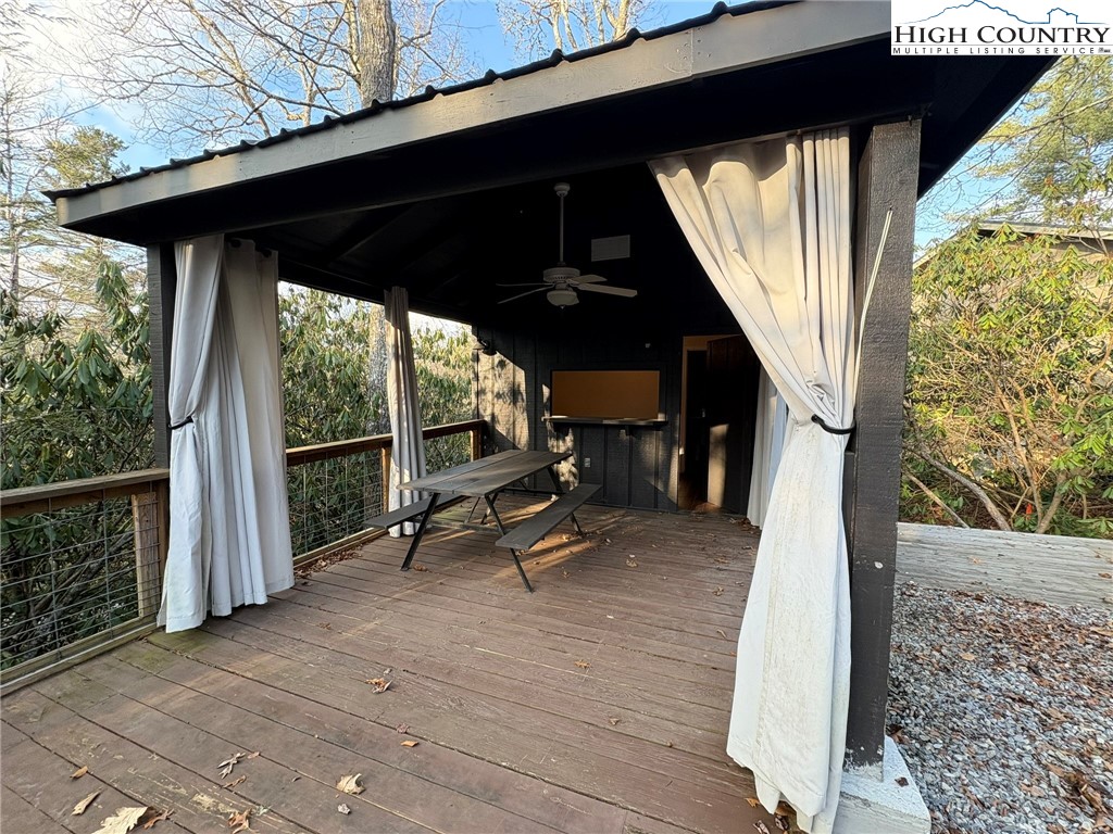 157 Hemlock Loop Newland, NC 28657 - Photo 18 of 24