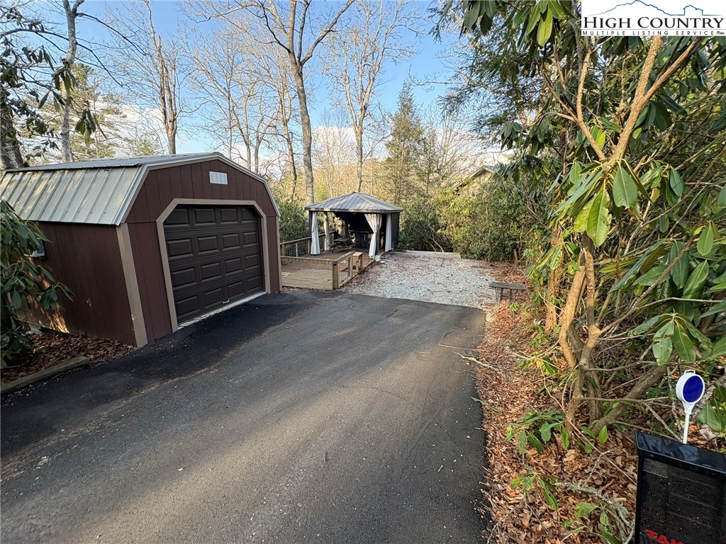 157 Hemlock Loop Newland, NC 28657 - Photo 19 of 24