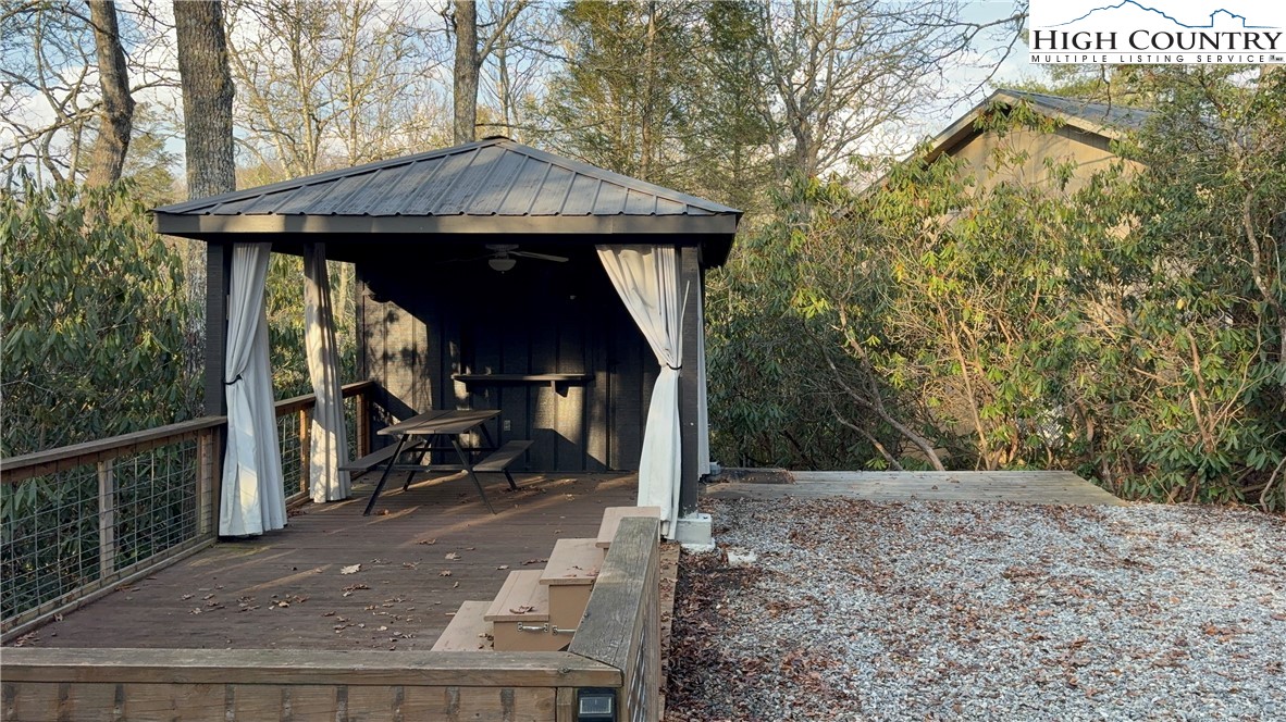 157 Hemlock Loop Newland, NC 28657 - Photo 2 of 24