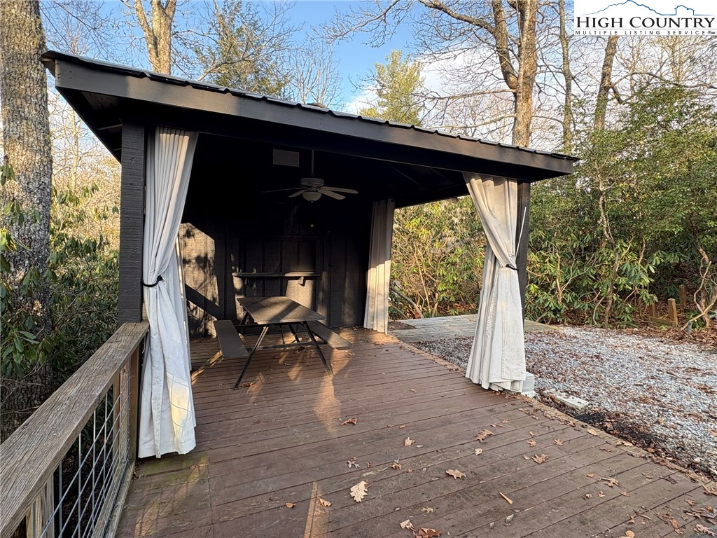 157 Hemlock Loop Newland, NC 28657 - Photo 3 of 24