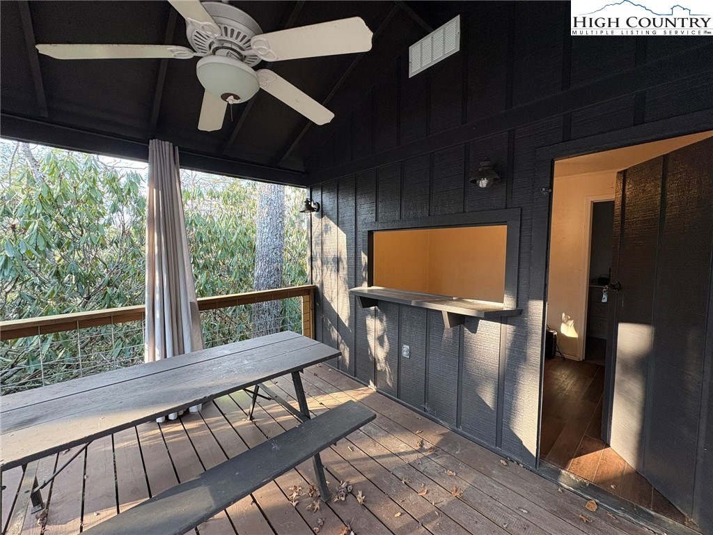 157 Hemlock Loop Newland, NC 28657 - Photo 5 of 24