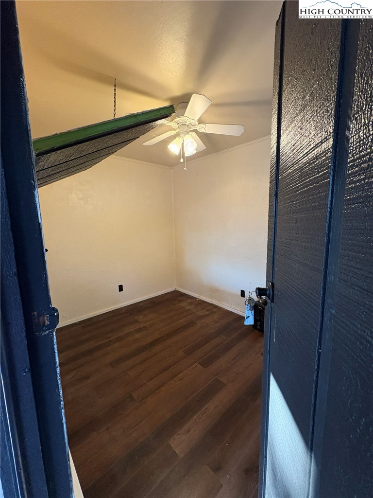 157 Hemlock Loop Newland, NC 28657 - Photo 6 of 24