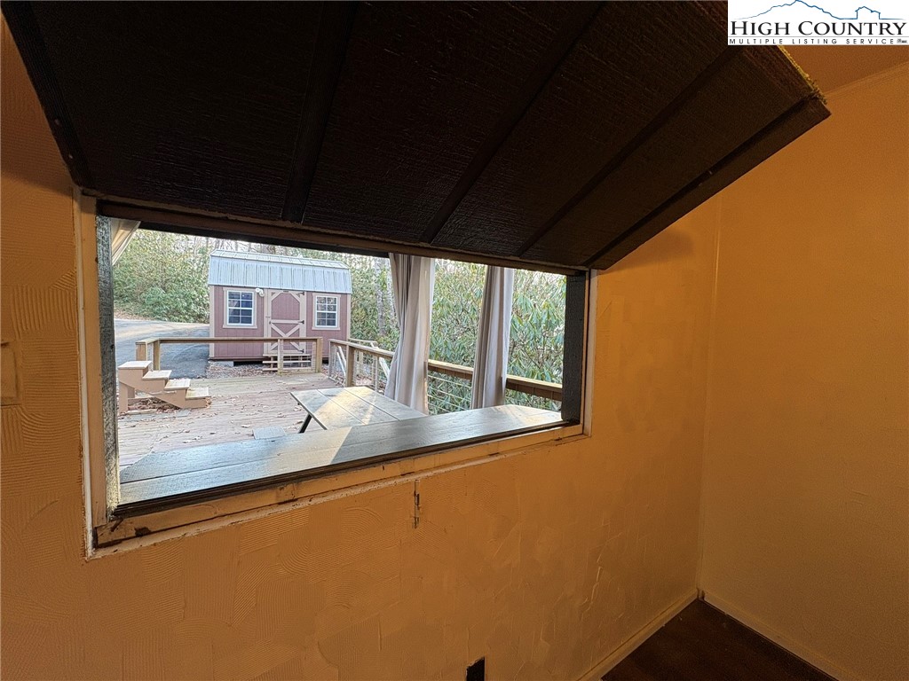 157 Hemlock Loop Newland, NC 28657 - Photo 9 of 24