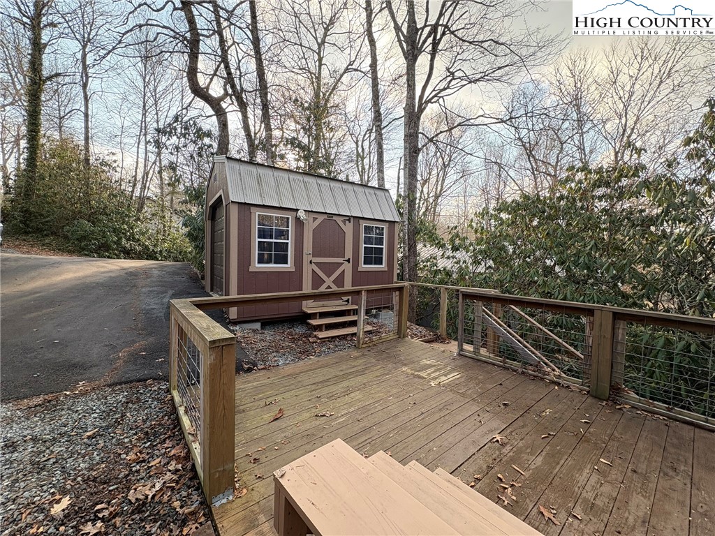 157 Hemlock Loop Newland, NC 28657 - Photo 10 of 24