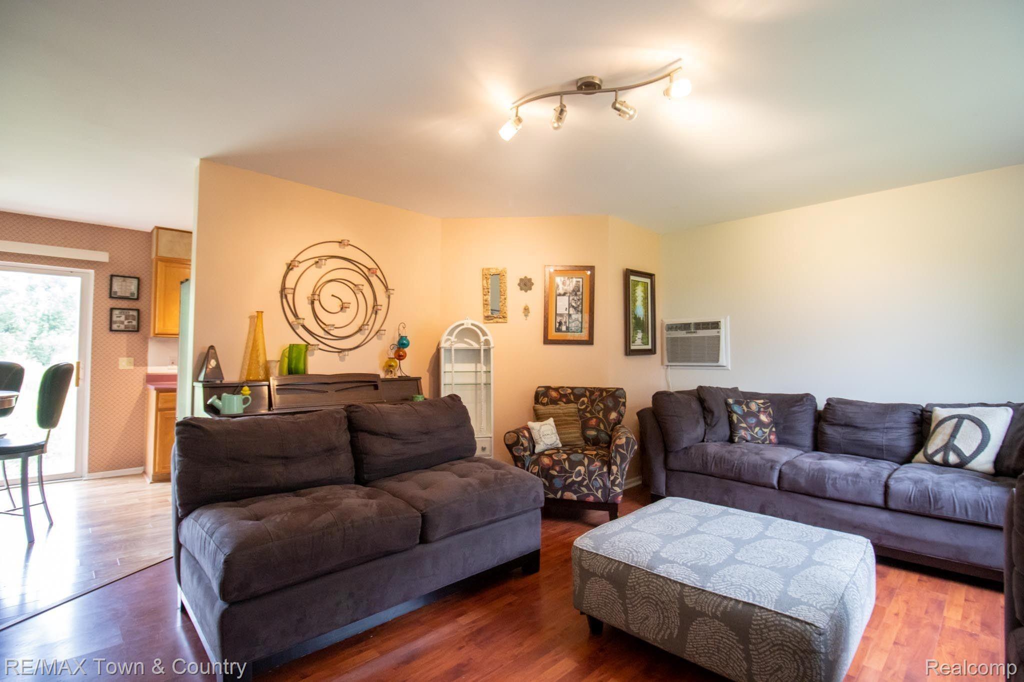 137 West Murphy Lake Road Mayville, MI 48744 - Photo 10 of 56 YDJupXOVY2YUcOD7afYv@size_2qwmpf.jpg