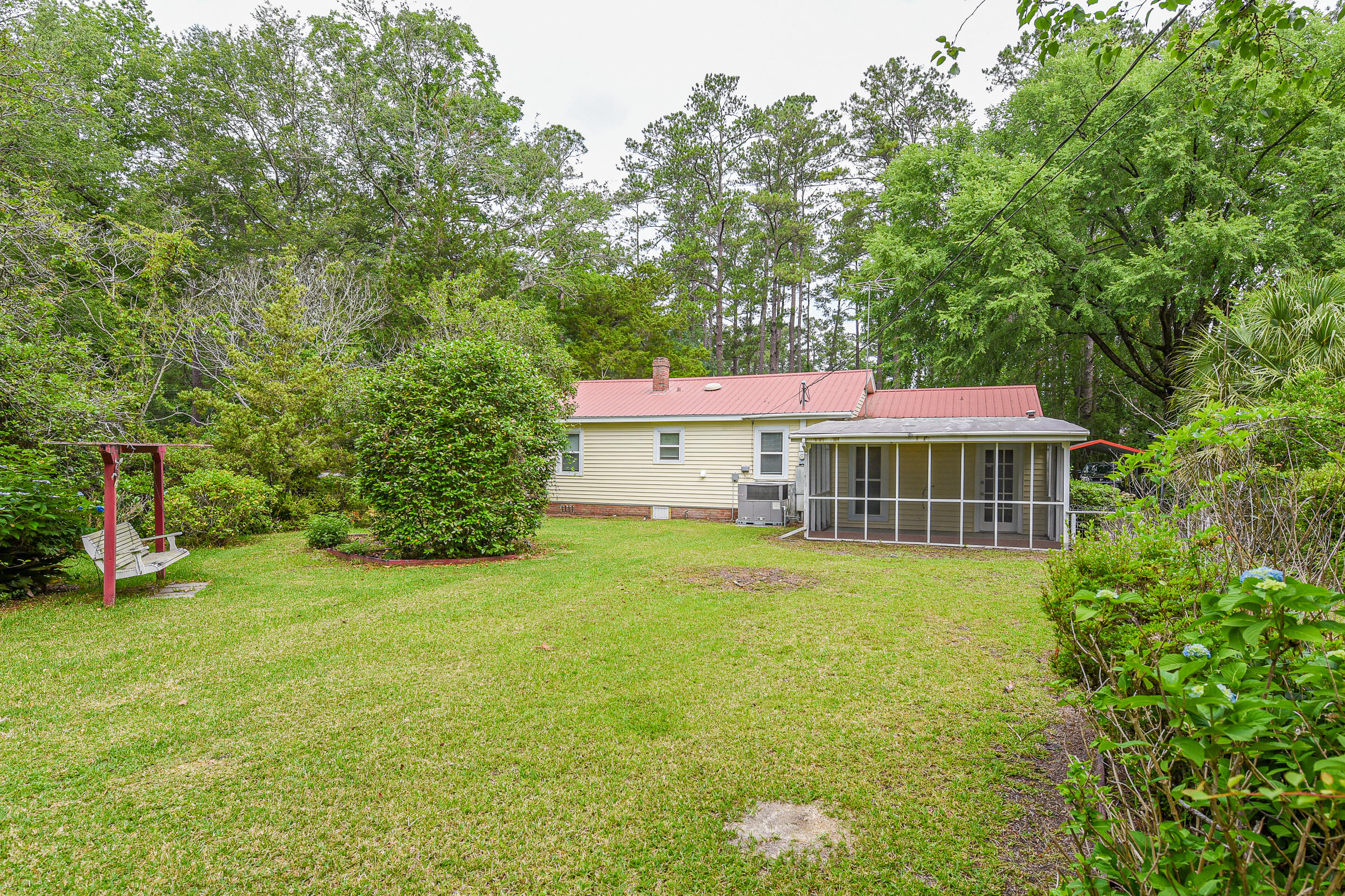 219 Overhill Road Walterboro, SC 29488 - Photo 2 of 28 DSC_1957