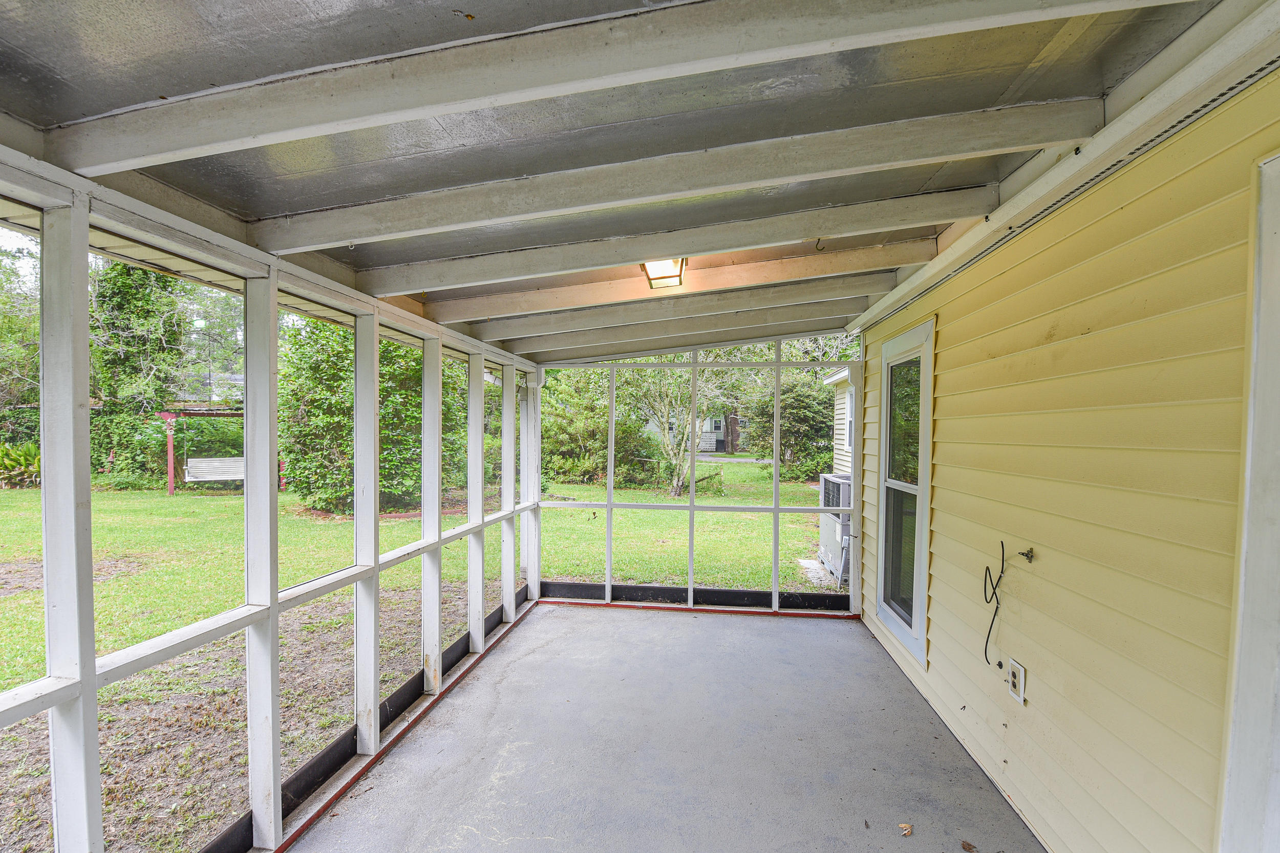 219 Overhill Road Walterboro, SC 29488 - Photo 6 of 28 DSC_1959