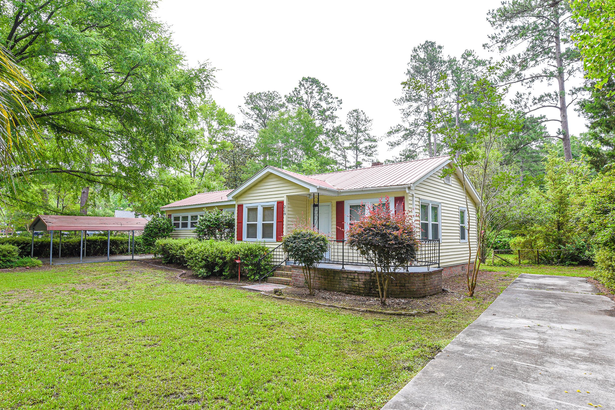 219 Overhill Road Walterboro, SC 29488 - Photo 7 of 28 DSC_1946