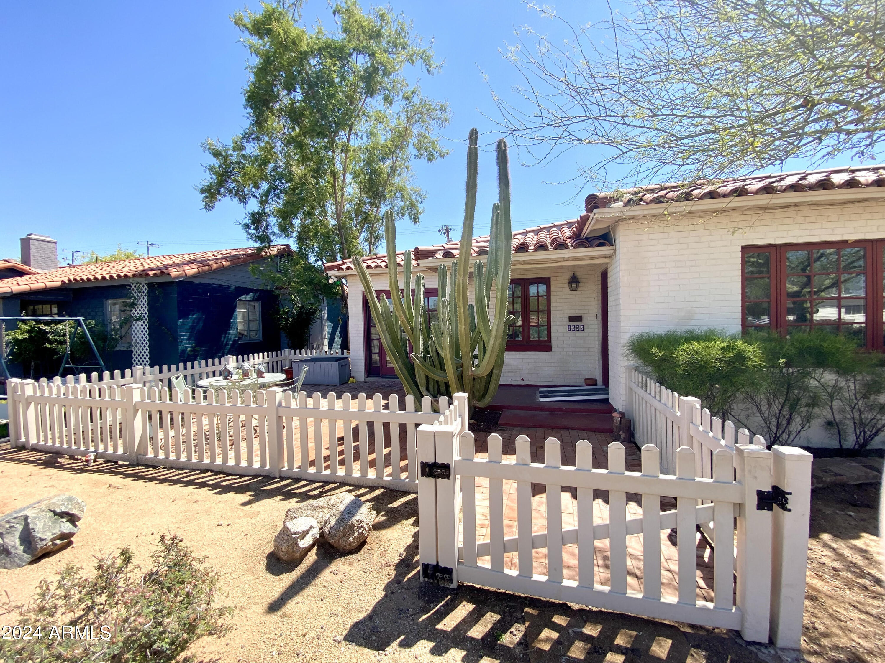 1835 East Almeria Road Phoenix, AZ 85006 - Photo 4 of 42 almeria porch 4