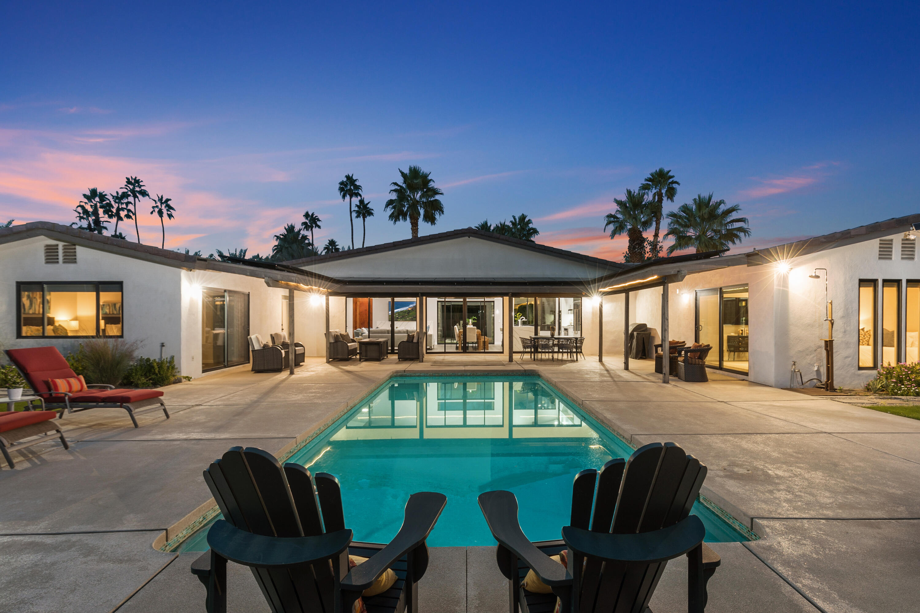 74155 Mockingbird Trail Indian Wells, CA 92210 - Photo 53 of 55 a view of a patio with dining table and chairs with plants