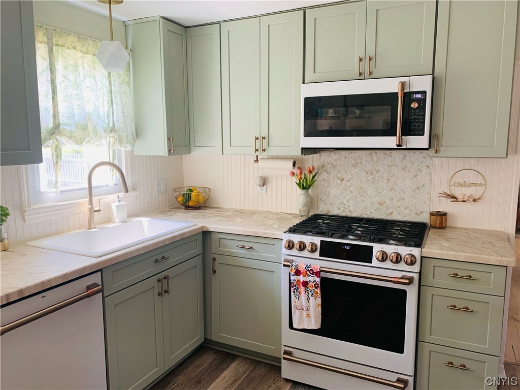 920 Beverly Drive Camillus, NY 13219 - Photo 11 of 39