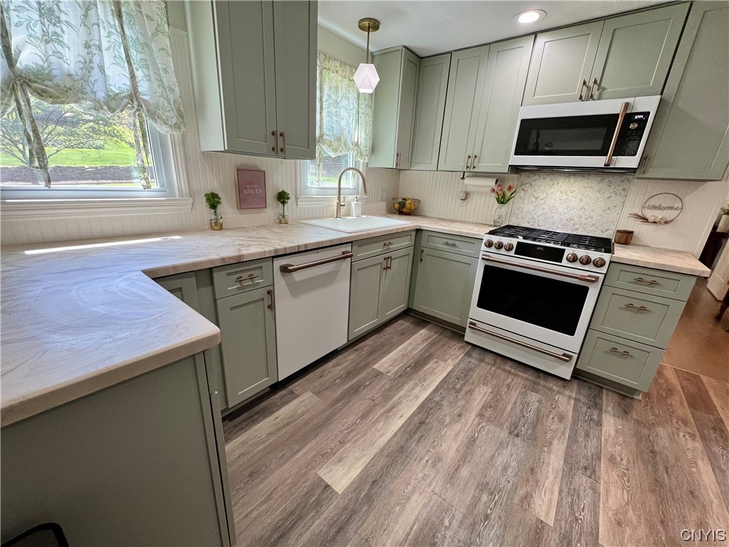 920 Beverly Drive Camillus, NY 13219 - Photo 12 of 39