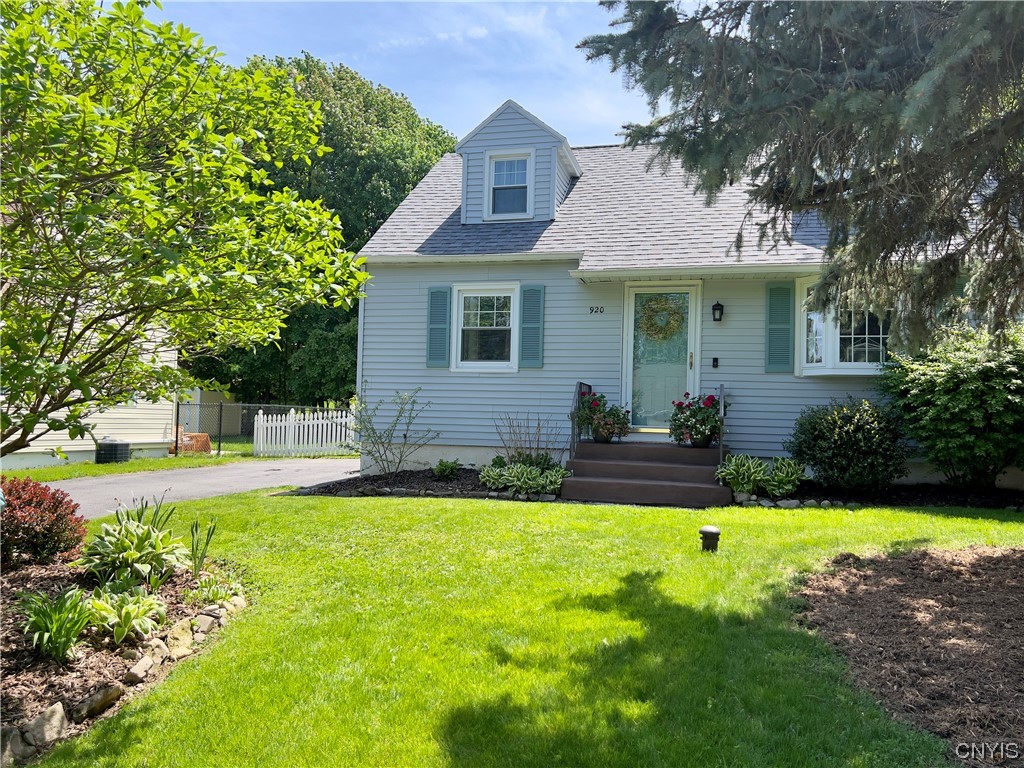 920 Beverly Drive Camillus, NY 13219 - Photo 2 of 39