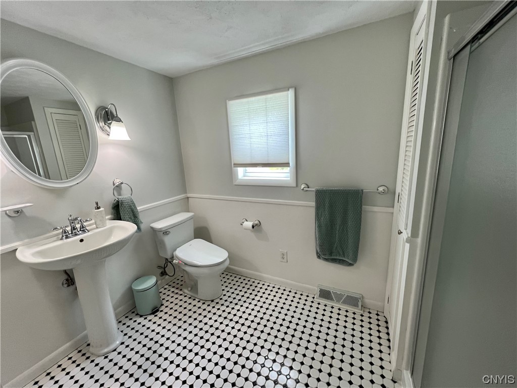 920 Beverly Drive Camillus, NY 13219 - Photo 24 of 39