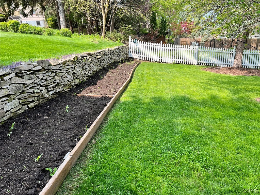 920 Beverly Drive Camillus, NY 13219 - Photo 8 of 39